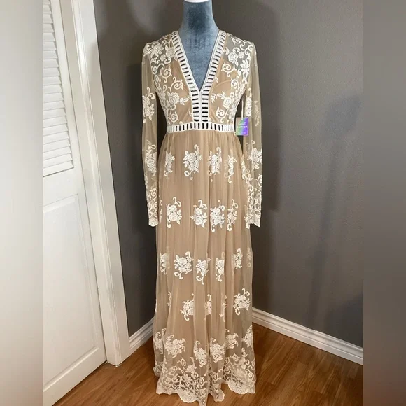 NWT Forever 21 Embroidered Lace Dress Size S - Picture 3 of 13